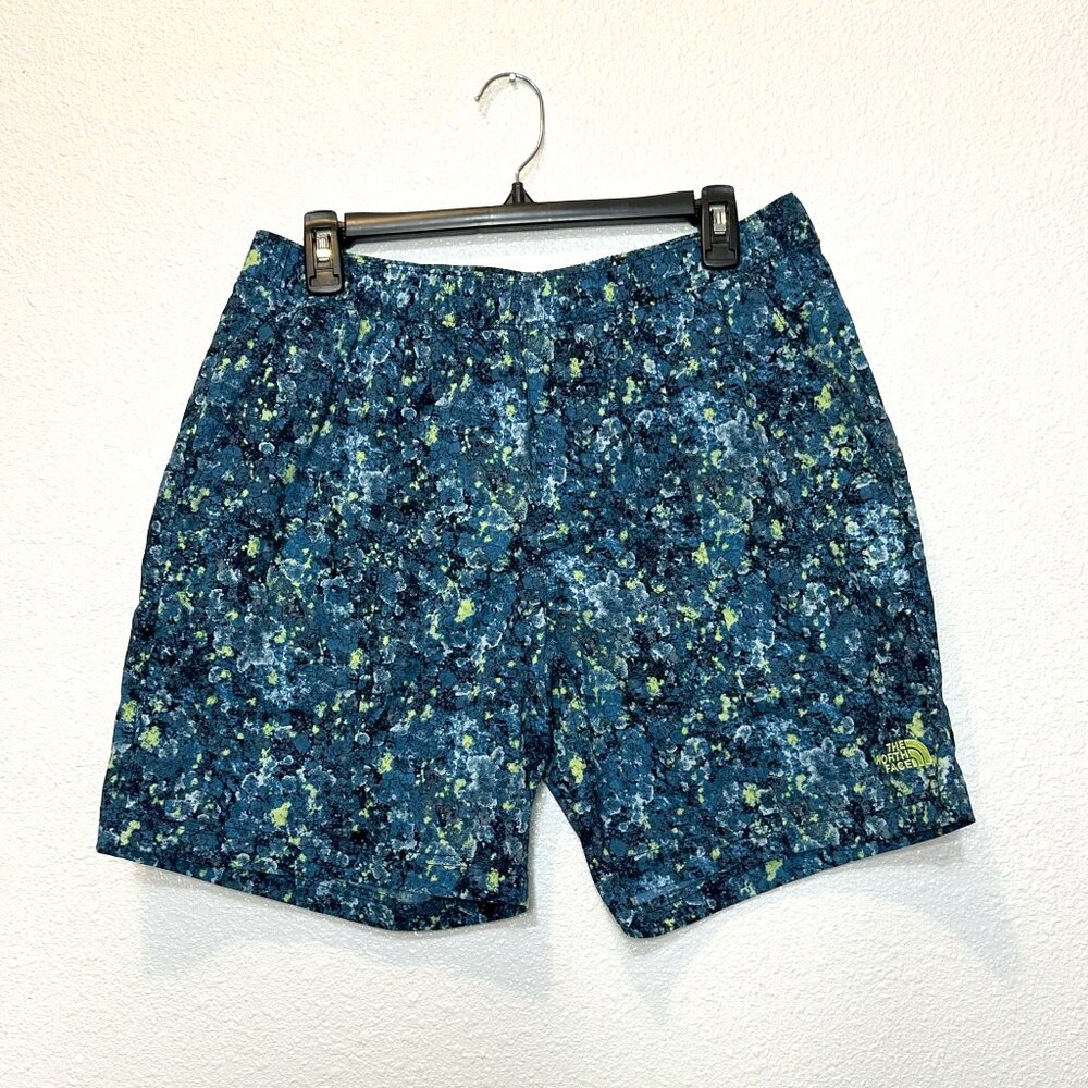 North Face shorts‎